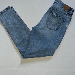 AE Mom jeans light washed